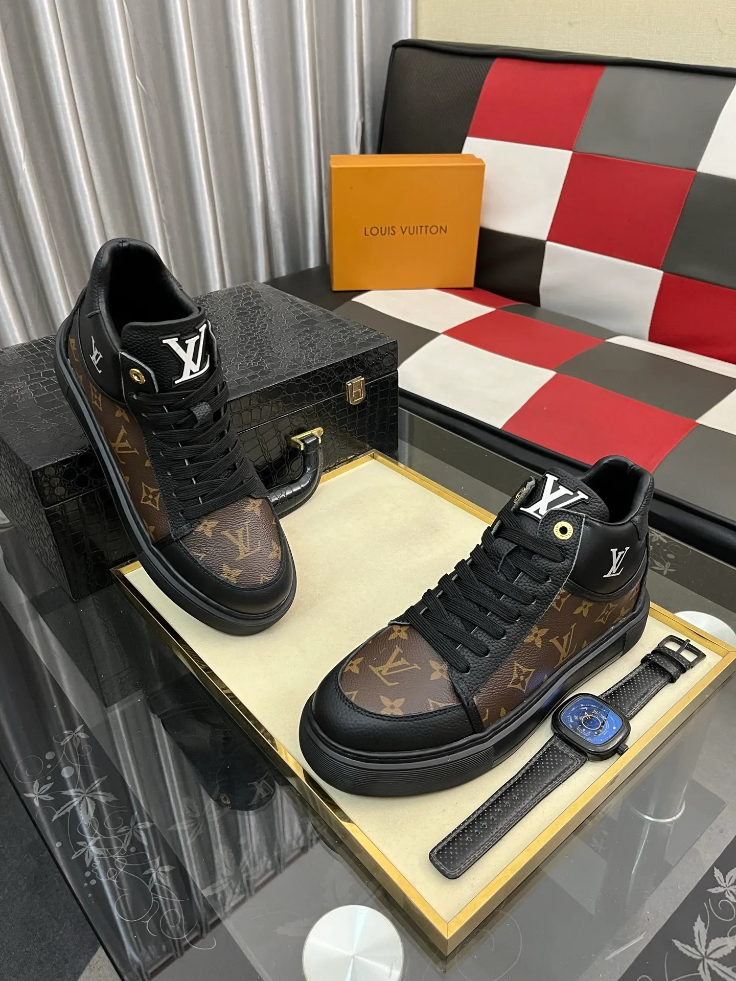Men's shoes 💰458⌚️⌚️《Louis vuitton/LV Louis Vuitton》original quality.~ Unique modern style sneakers. 🏃A must-have casual shoe for trendy men😍😍 Original brand imported from Italy, imported original leather, cowhide lining (refuses to discolor and grind feet) sole: original sole provided by the original factory, French lazy style design ⚠️Fit to the feet, original quality, super comfortable original sole. Code number: 38-442️⃣Colors available